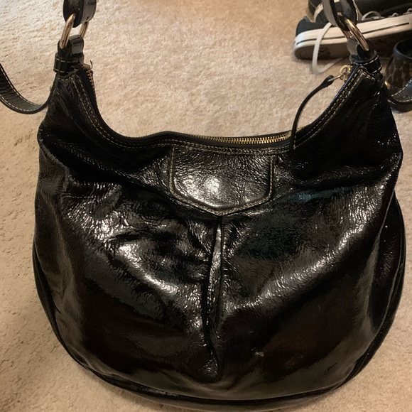 Dooney and Bourke black patent leather hobo - Picture 3 of 7